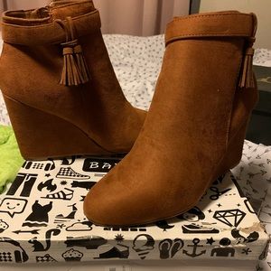 Super cute wedges ! BRAND NEW